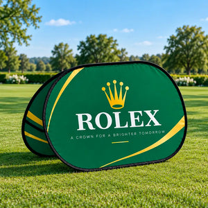 Golf banner personalizado sobre el césped de un campo de golf