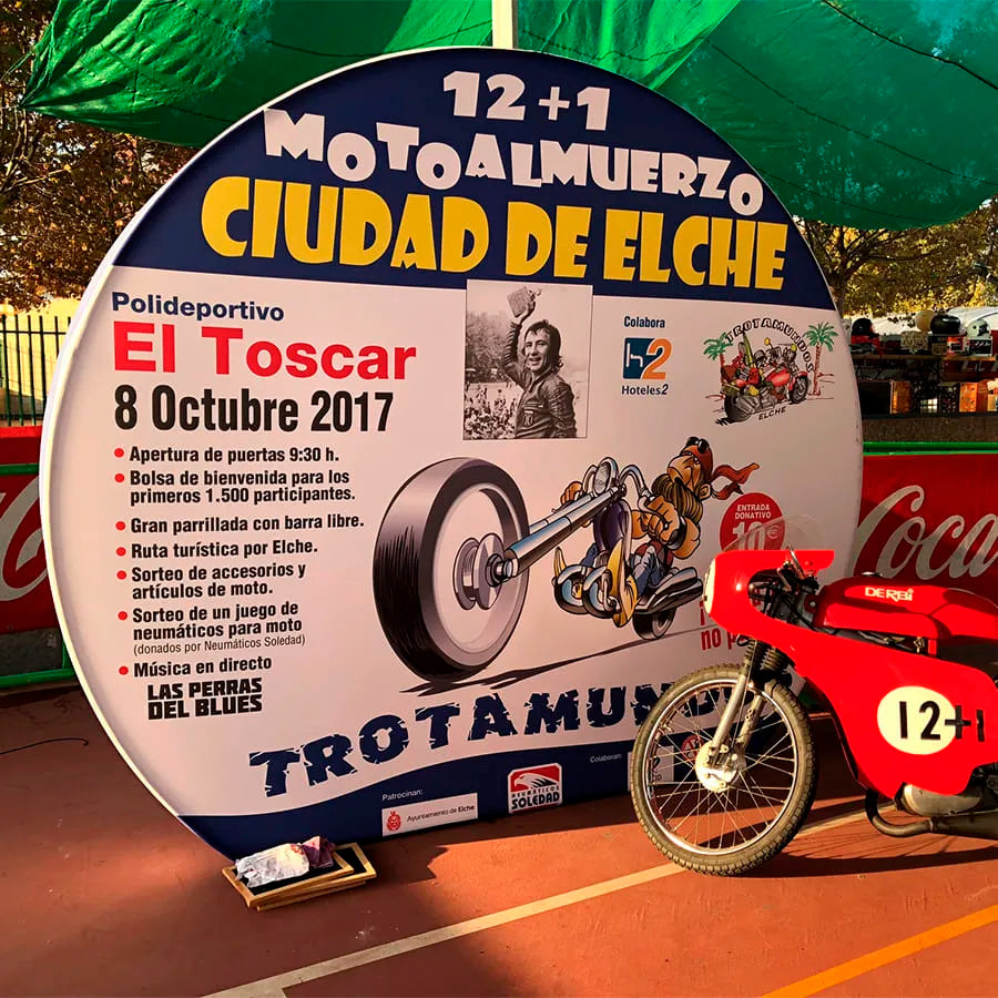 Photocall Tubular Disco instalado en un evento real